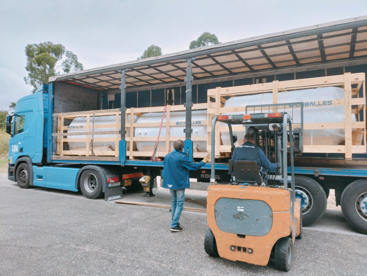 Camión con depósitos coballes